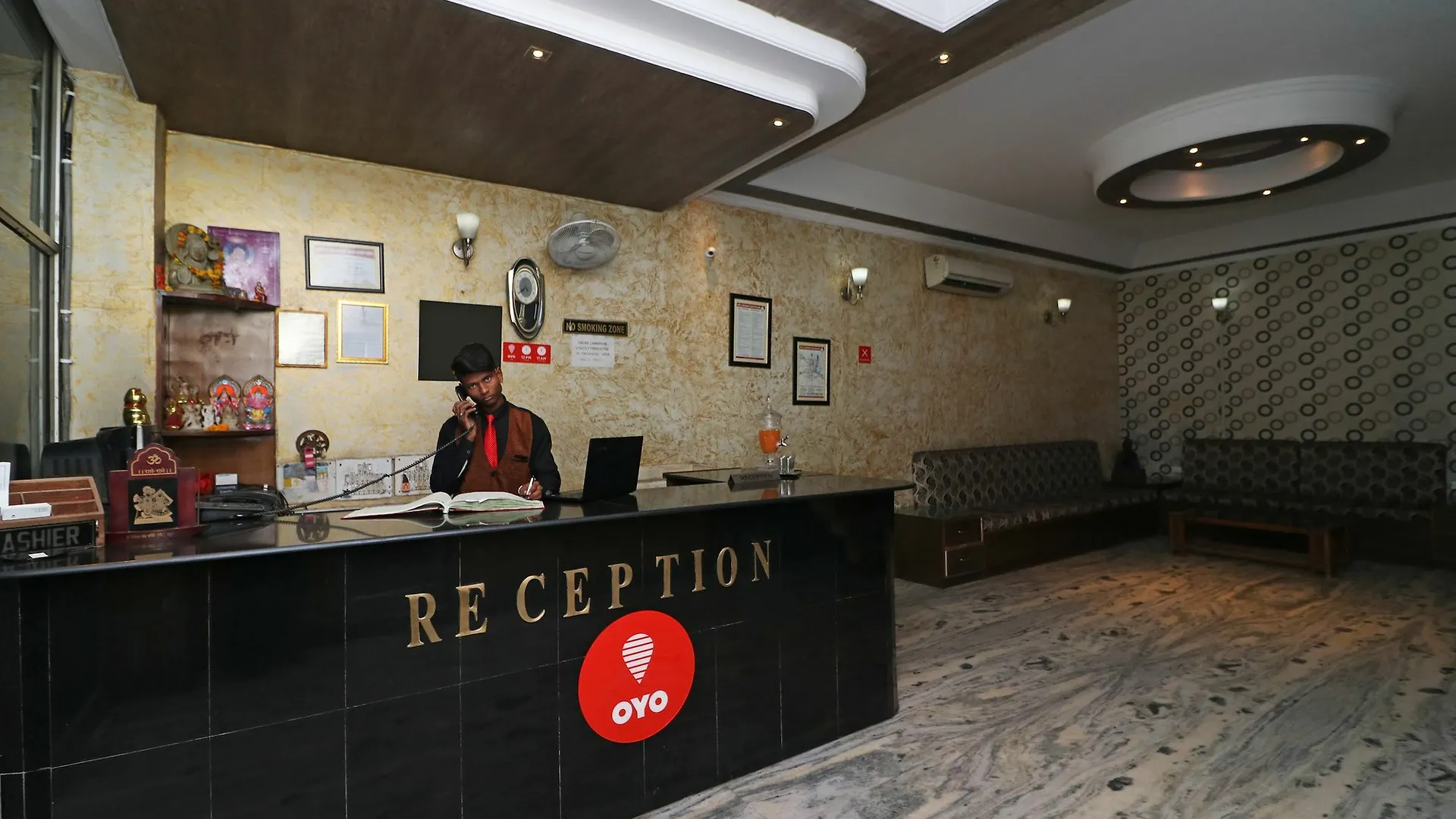 Oyo 11526 Hotel Apollo Agra